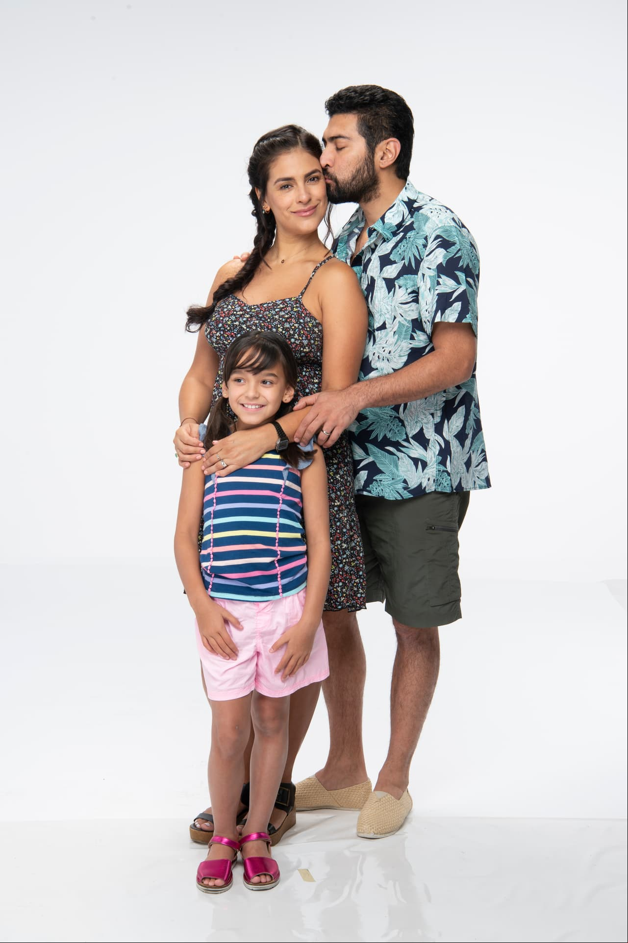 Mariana, Xóchitl y Aureliano (hermano de Flor) parecieran ser una familia feliz, pero el vicio de Aureliano al juego le traerá varios problemas en casa.
