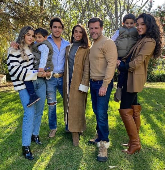 Biby Gaytán y Eduardo Capetillo iniciaron el Año Nuevo 2020 en familia.