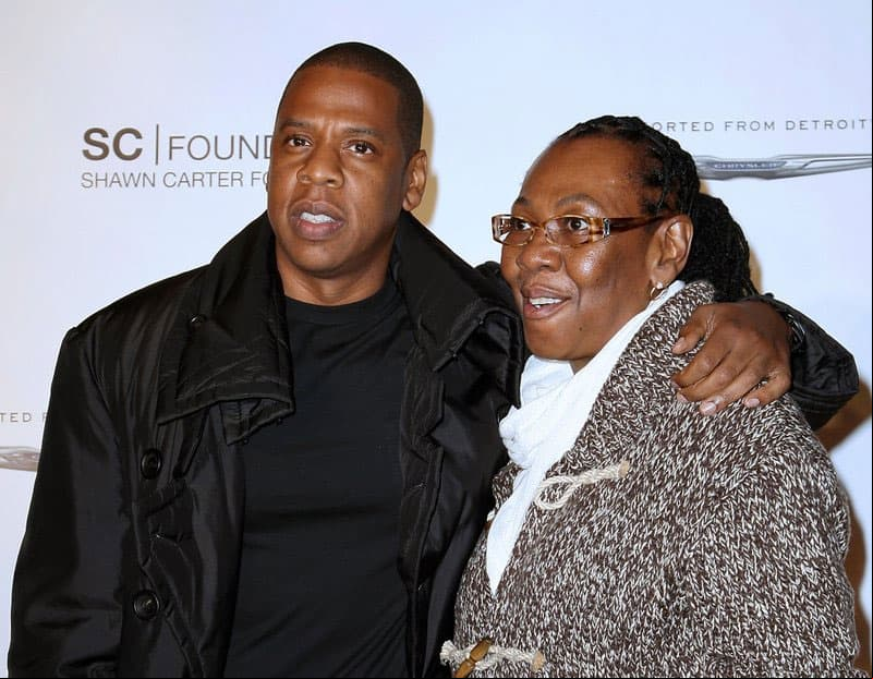 Mamá de Jay Z se declara lesbiana y él reacciona así al enterarse