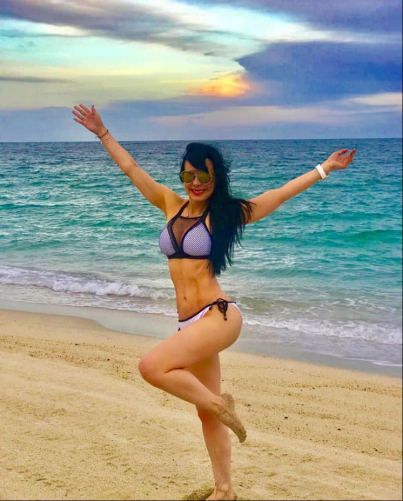Maribel Guardia mostró su cuerpazo en la playa