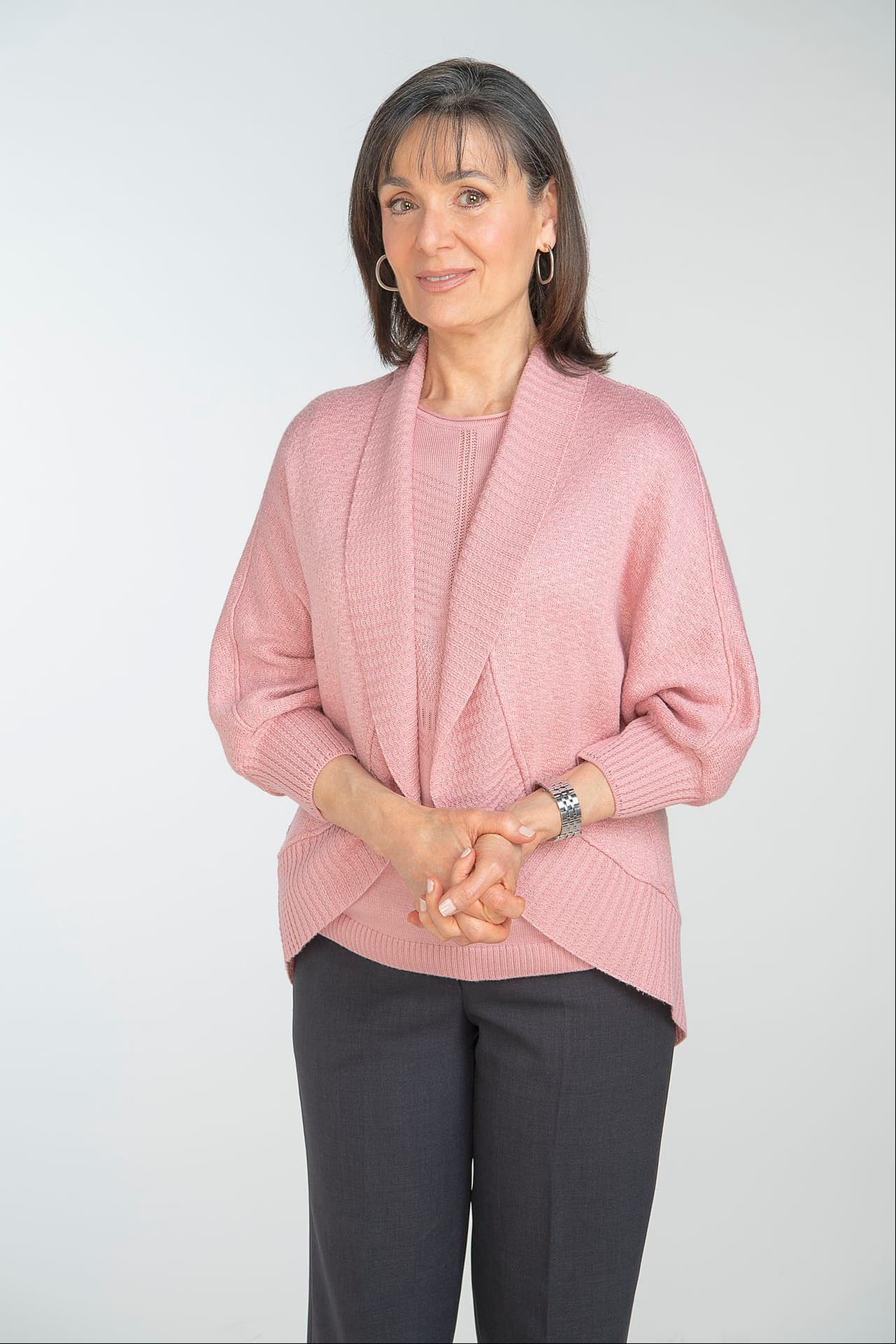 Nuria Bages es "Esther". Es la esposa de "Domingo", madre de "Pedro" y "Samuel". Mujer sencilla juiciosa, pero muy necia y mandona .