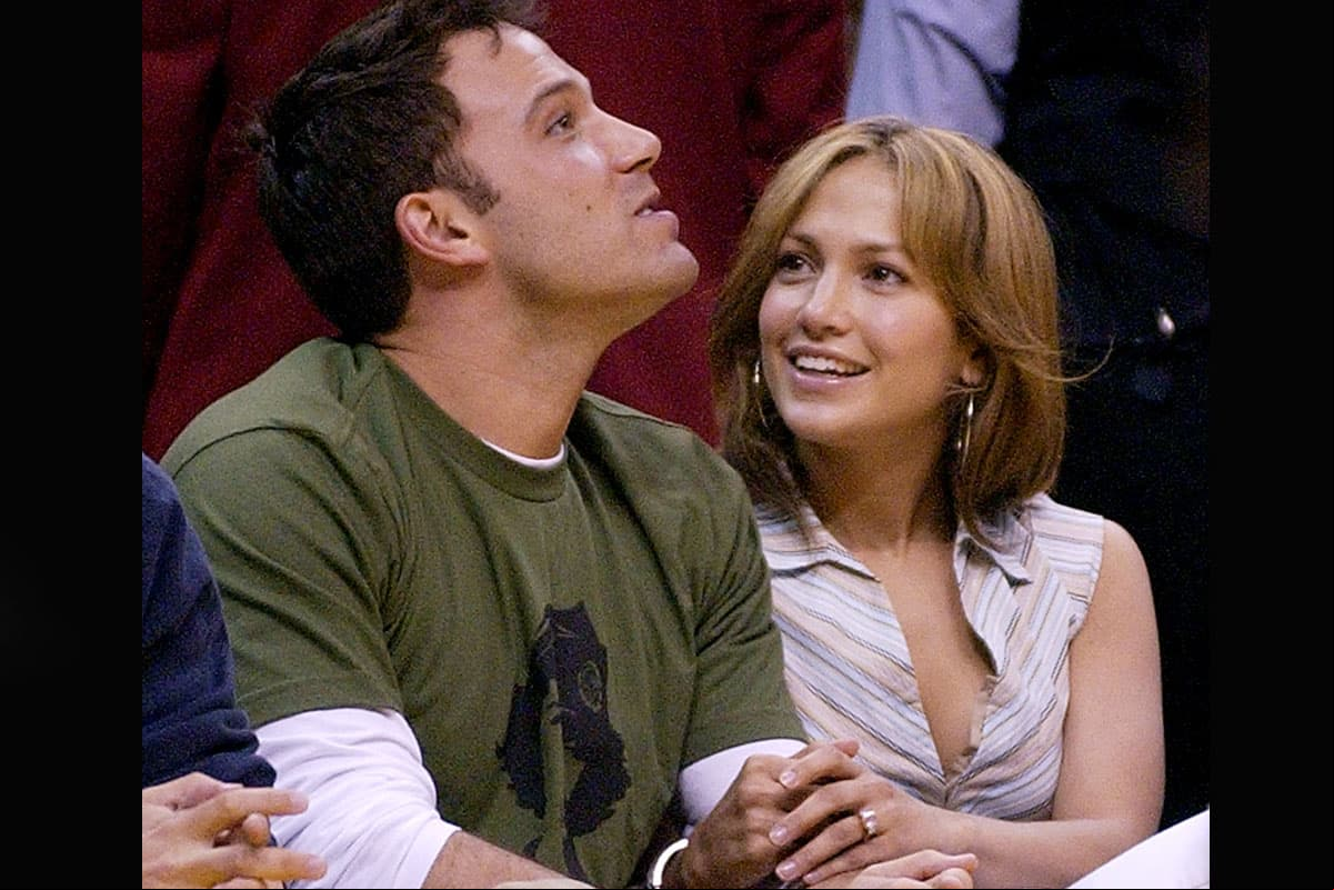 Ben Affleck. La relación con el galán de Hollywood quizá fue la más mediática de su historial amoroso al grado de apodarlos “Bennifer”. Este amor surgió en el set de la película "Gigli" y tras planear casarse en septiembre de 2003, selló su compromiso entregando con un anillo con diamante rosa, de más de 6 quilates y diseñado por Harry Winston, valuado cerca de los 2.5 millones de dólares, según medios estadounidenses.