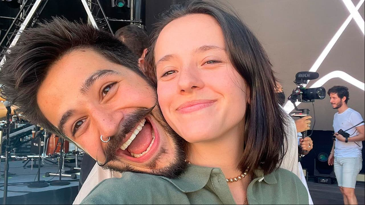 Con Índigo entre sus brazos, Evaluna y Camilo llegan a México y desatan locura