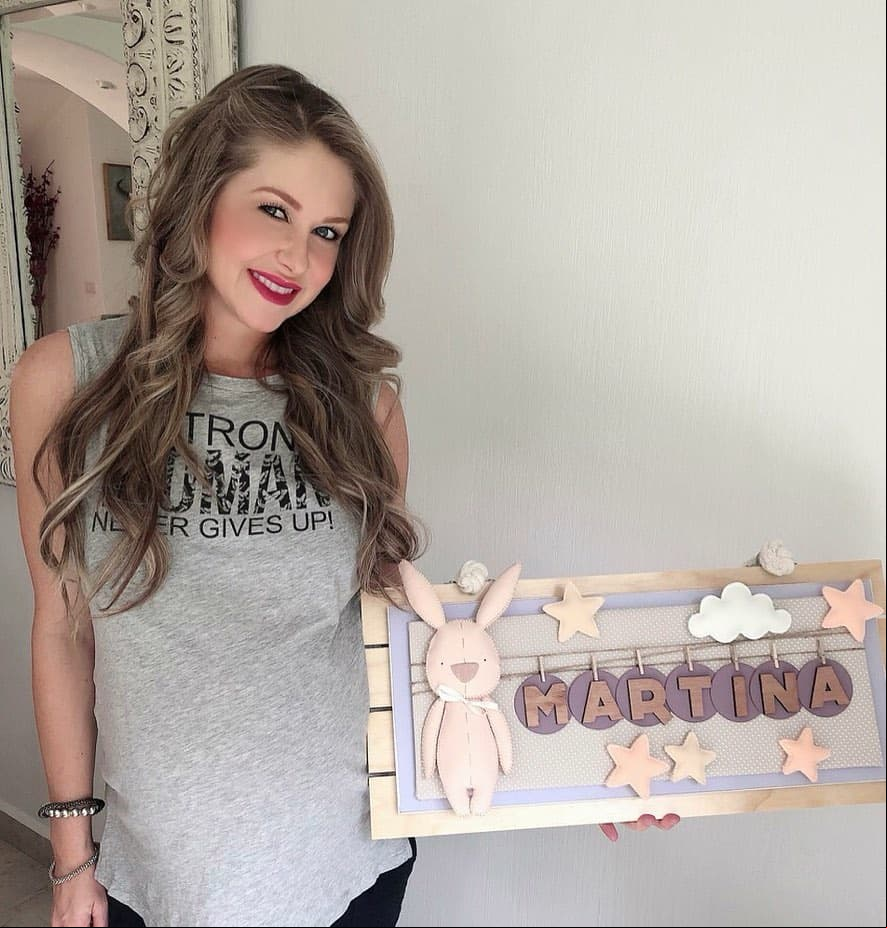 Además, reveló detalles como el sexo, nombre de su primogénita y hasta compartió con sus más de un millón de seguidores el momento en que hizo su maleta para irse al hospital.