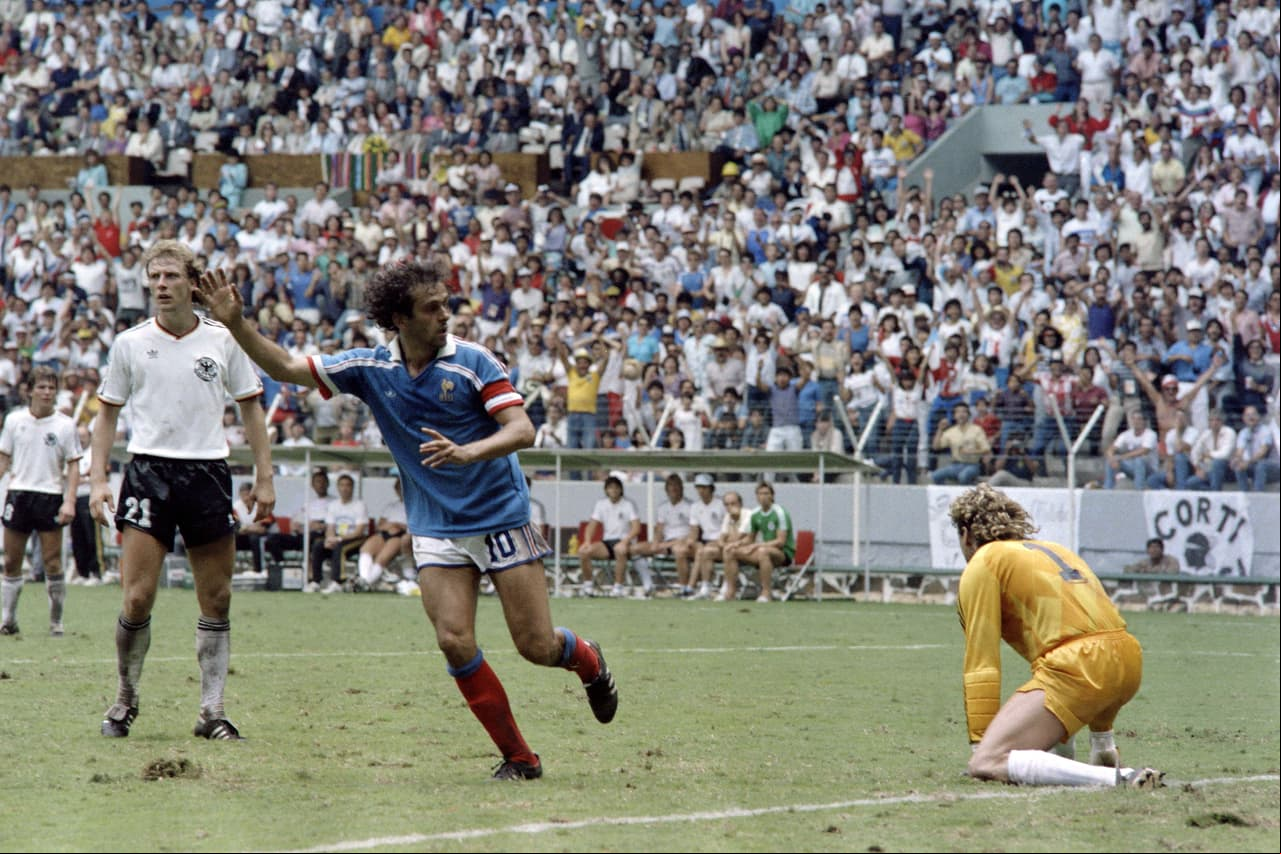 1. Platini marcó goles trascendentales contra Alemania Federal (1982) y ante Brasil (1986), pero no fueron suficientes. Grandes dianas y ninguna copa con Francia a pesar de participar en tres Mundiales.