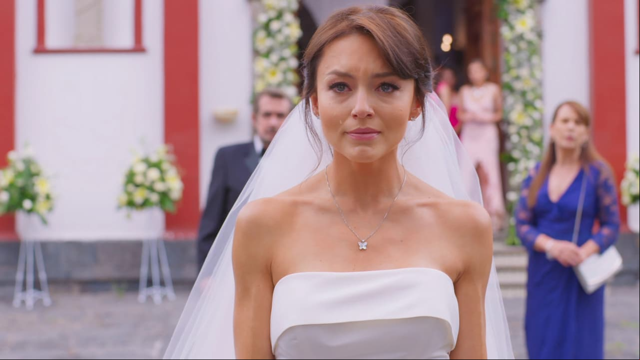 Además, 'Alonso' termina definitivamente con ella y le dice que no quiere volverla a ver.
<br>
<br>A 'Renata' se le viene el mundo encima, ¿logrará vencer el dolor? Descúbrelo de lunes a viernes a las 8:30 pm. con Las Estrellas.