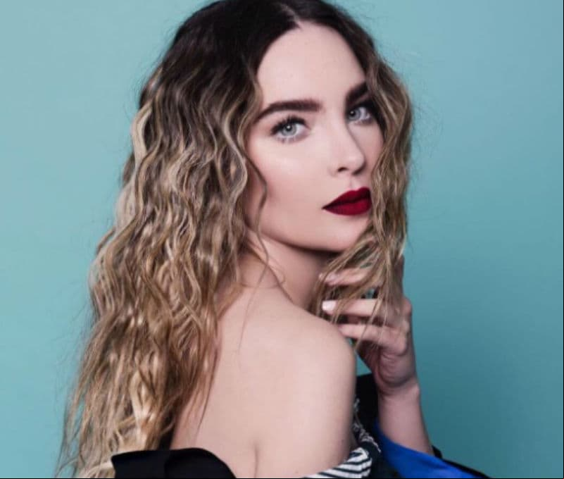 Las piernas de Belinda se convierten en objeto de burlas