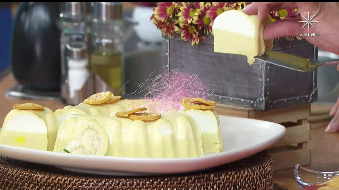 Consiéntete con este postre: ‘GELATINA DE QUESO Y GUAYABA FLOTANTE’