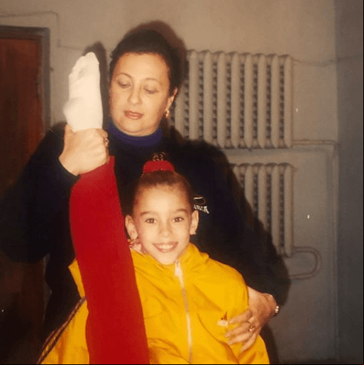 "Mujeres que me inspiraron.. Seguro que muchos de ustedes no saben que cuando era más chica, mi pasión era la gimnasia rítmica", escribió en la publicación.