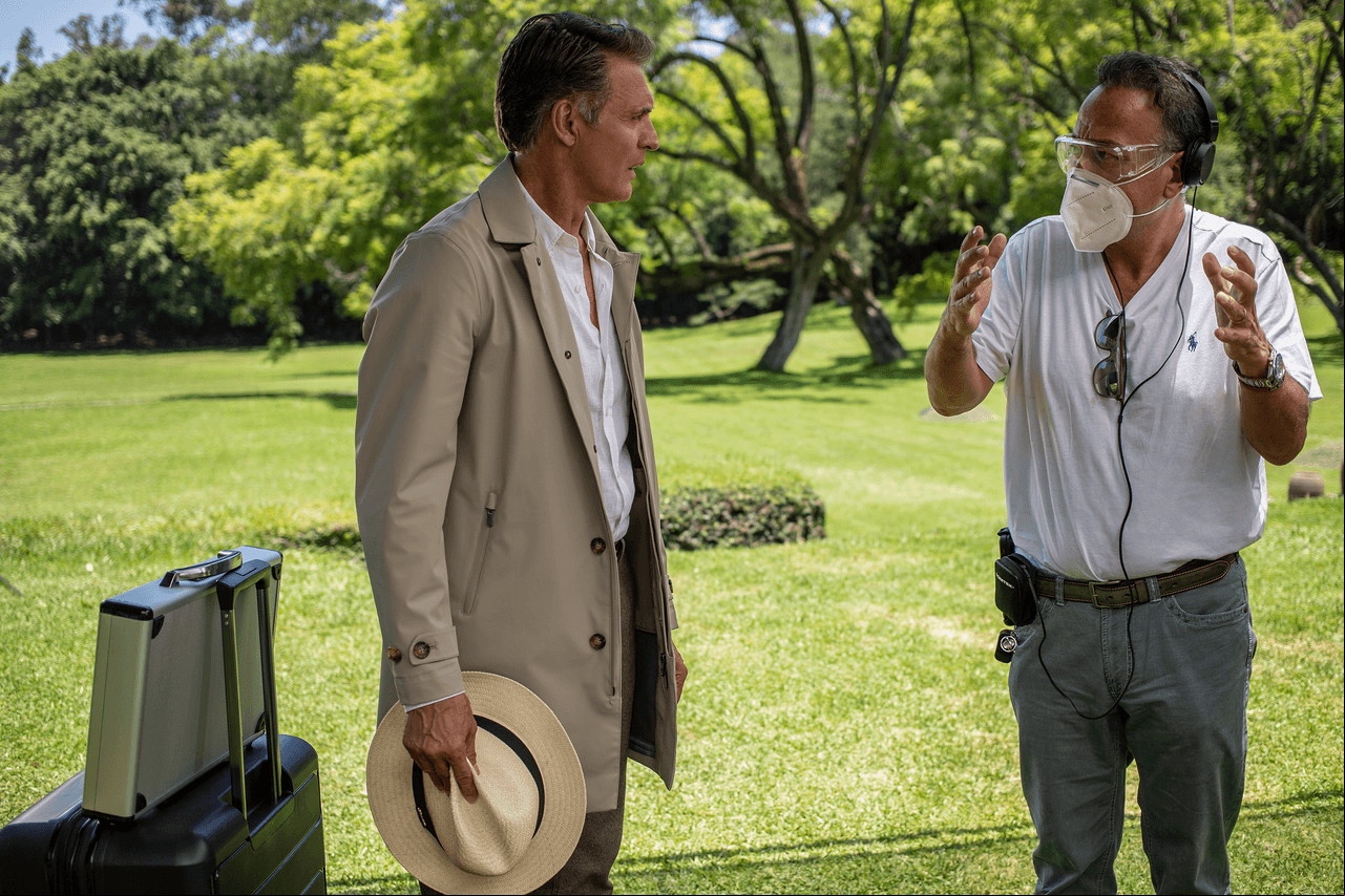 Aquí el actor y el productor Nicandro Díaz en las grabaciones de los promocionales.