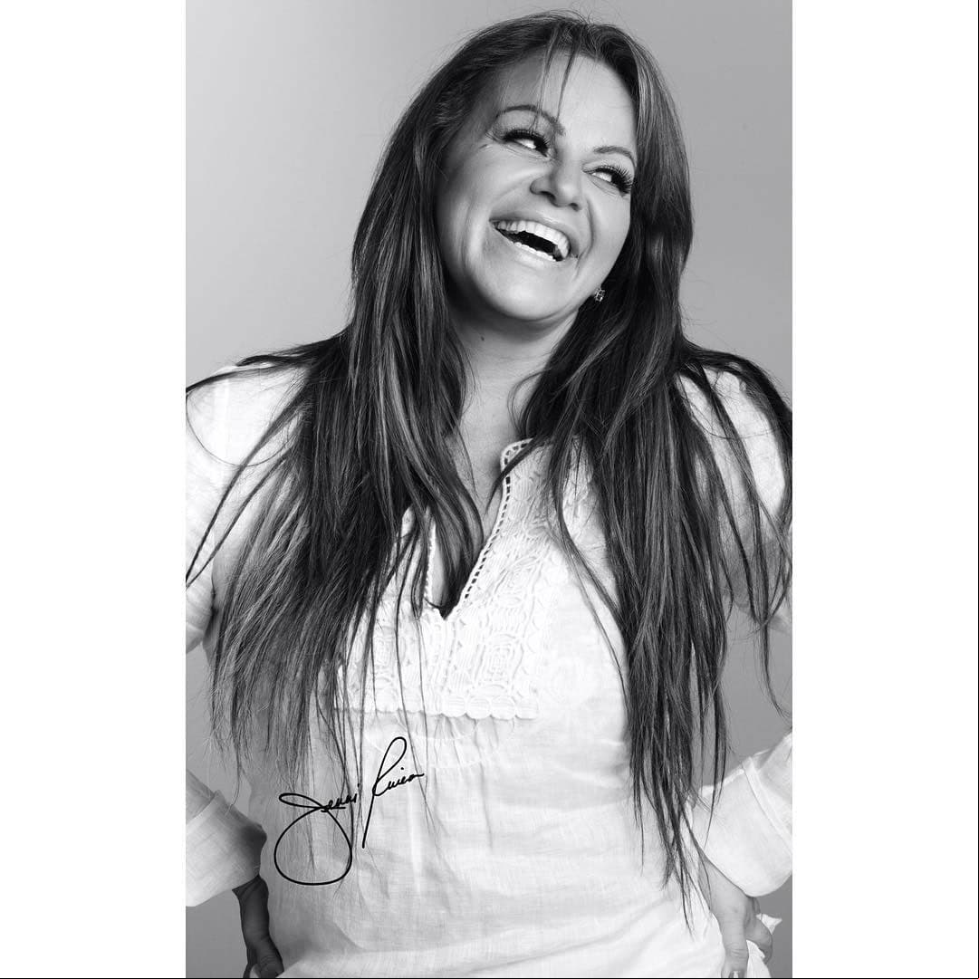 Gracias su música, su carisma y una gran sonrisa, Jenni Rivera permanecerá en la memoria y en el corazón de sus seguidores.