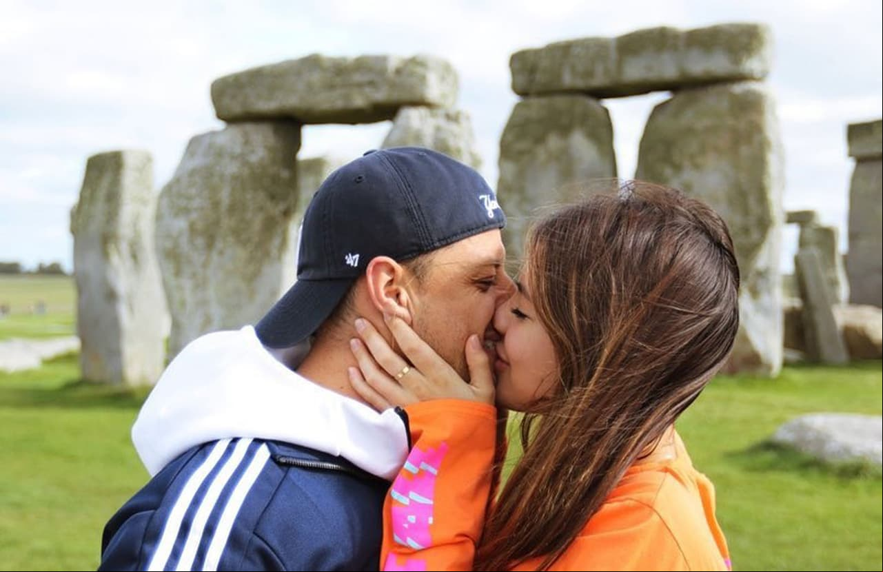 Novia de "Chicharito" asegura que su embarazo es un "milagro"