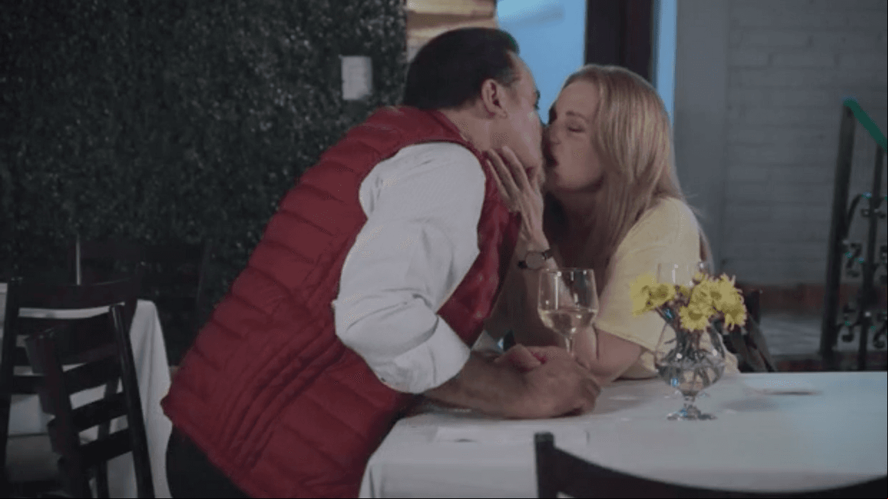 Erika Buenfil y César Évora se dan su primer beso en 'Fugitivas' y rompen el Internet