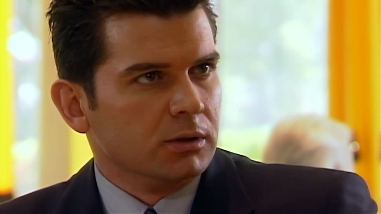 Juan le declara la guerra a Demetrio por el amor de Verónica