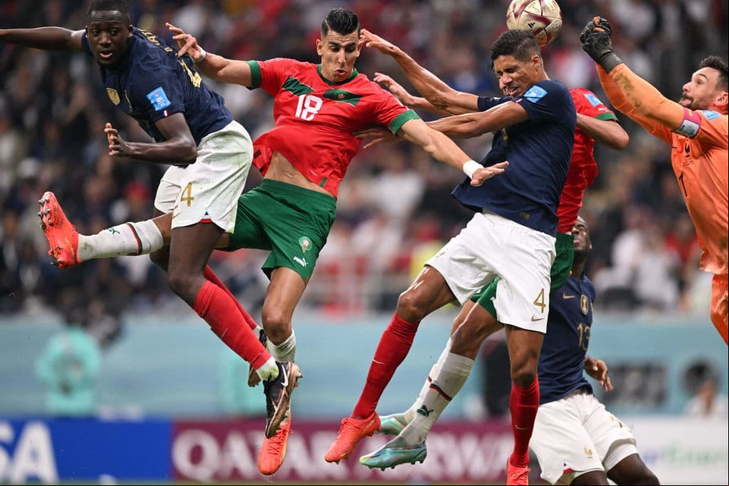Francia eliminó a Marruecos en semifinales del Mundial de Qatar 2022, gracias a los goles de Theo Hernández en el minuto 5 y de Randal Kolo Muani en el 79, y jugará la final del domingo frente a Argentina en el estadio de Lusail.