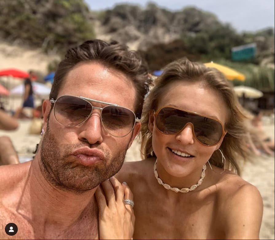 “Quédate con esa persona que emocionalmente te enamora y que espiritualmente te fortalezca. @angeliqueboyer eres eso y más para mí. Cinco años juntos y seguimos sumando, ¡te amo vida de mi amor! Gracias por tanto. Eres mi inspiración”, compartió el actor.