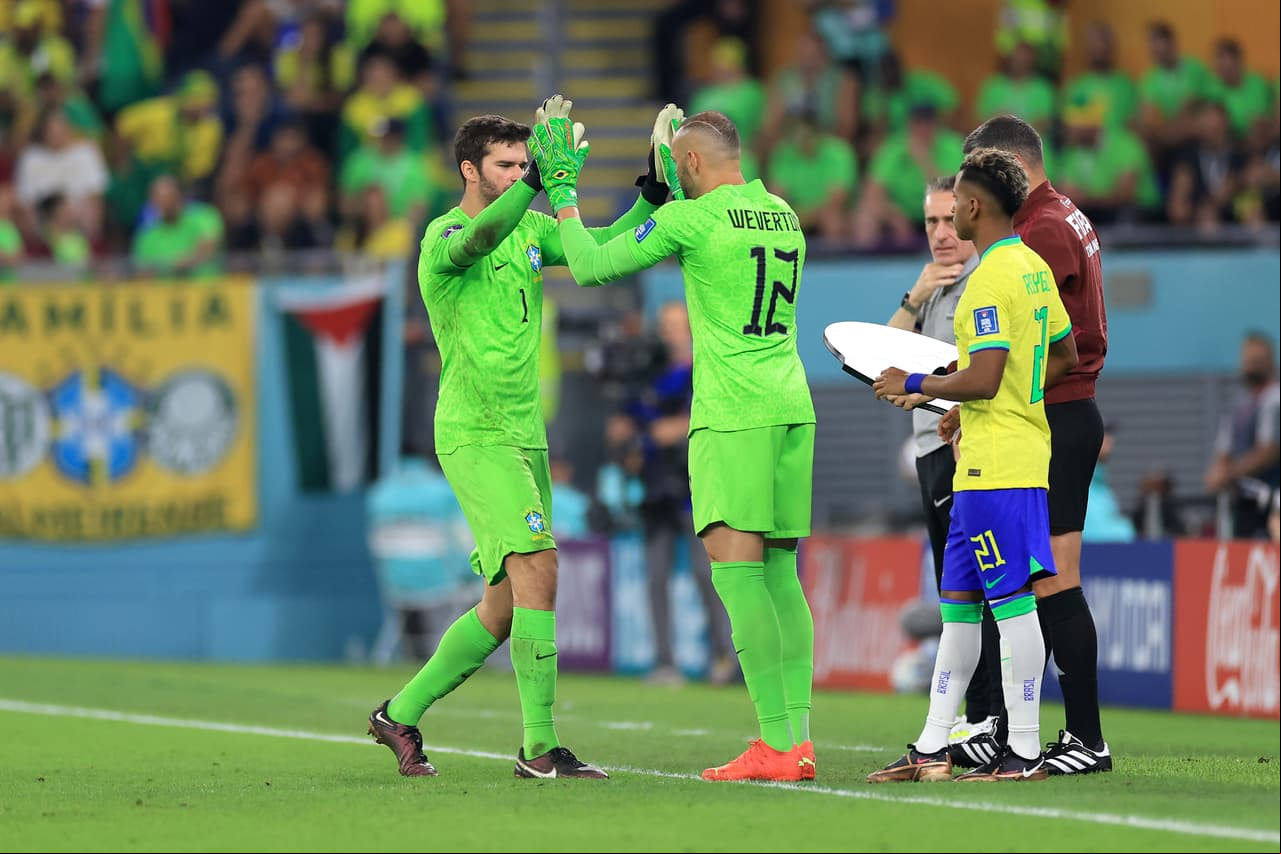 Tite hizo un extraño cambio de porteros para que tuviera minutos Weverton, el tercer portero.