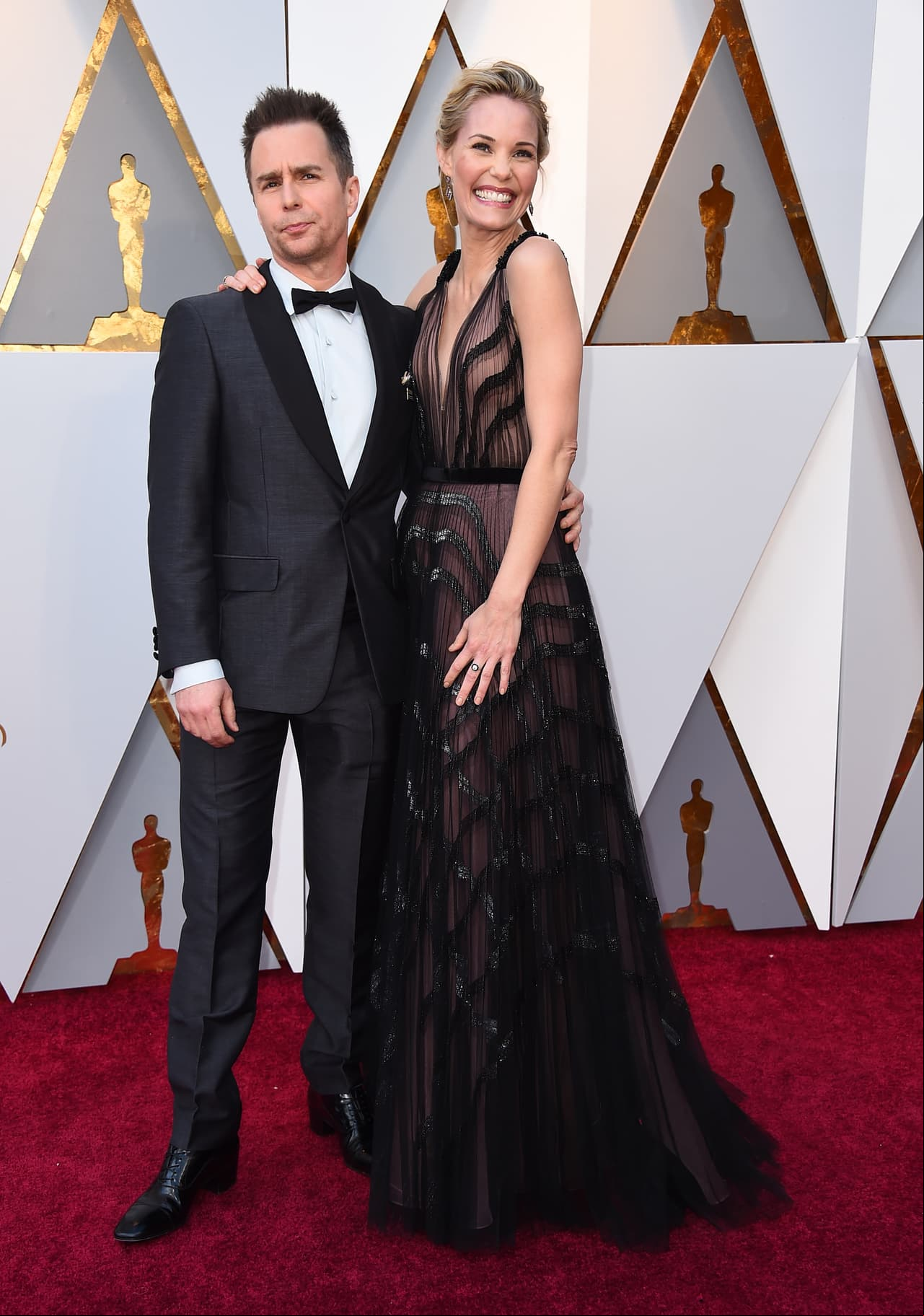 Sam Rockwell desfiló al lado de Leslie Bibb.
