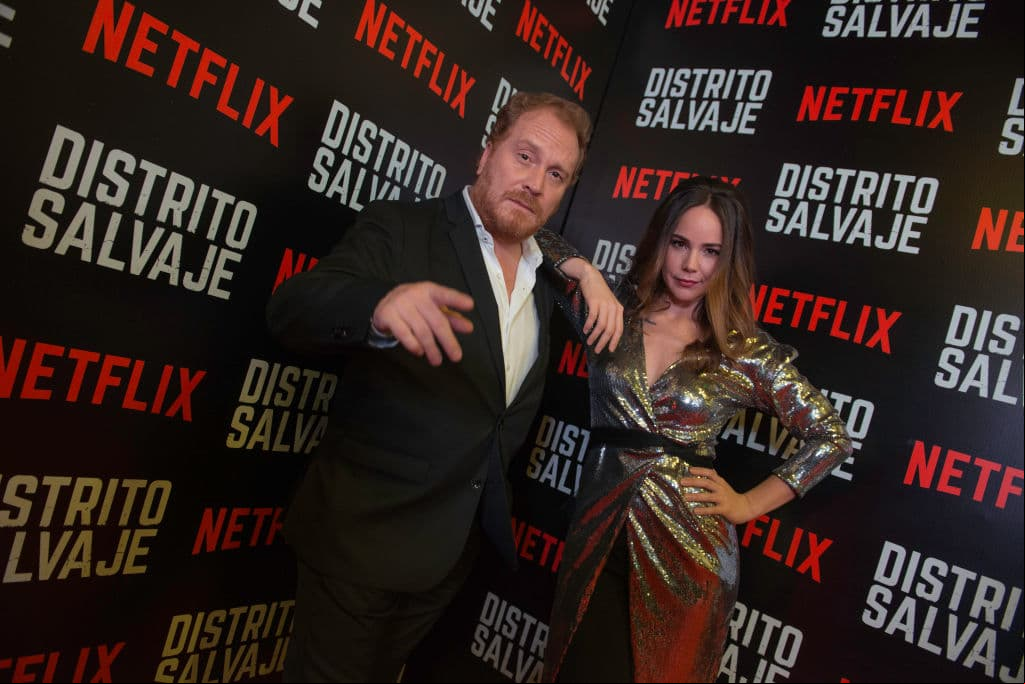 Ese mismo año, Camila protagonizaría, junto a Juan Pablo Raba, ‘Distrito Salvaje’, la historia de un guerrillero que escapa de la jungla tras la firma del Tratado de Paz colombiano, intentando escapar de su pasado para reinsertarse en la sociedad.