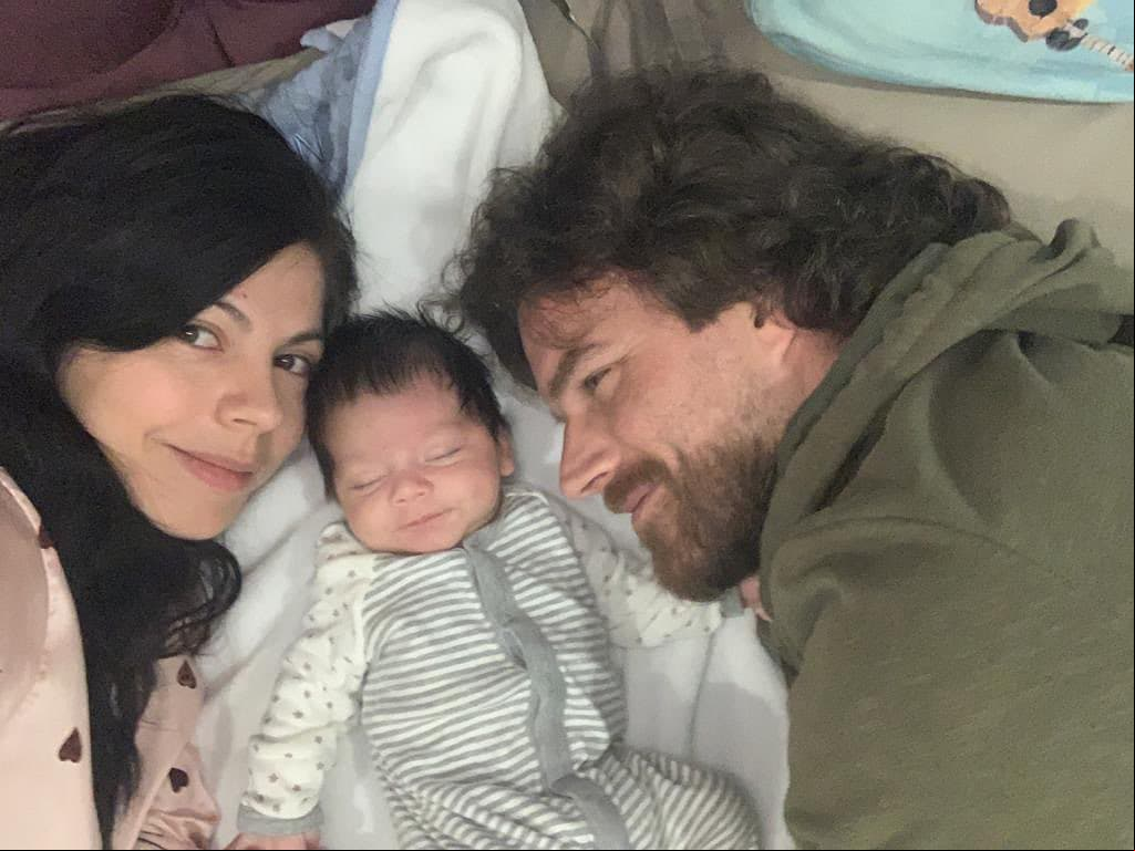 África Zavala se convirtió en madre de León el 13 de agosto de 2020, justo un día después de su cumpleaños número 35. El pequeño nació en la Ciudad de México en punto de las 3:55 a.m.