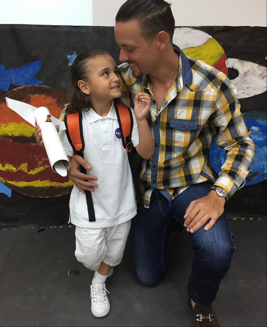 En cuanto a su vida personal, se desconoce si James mantiene alguna relación amorosa. Sin embargo, el actor suele compartir imágenes junto a su hijo Romeo, quien recientemente cumplió nueve años.