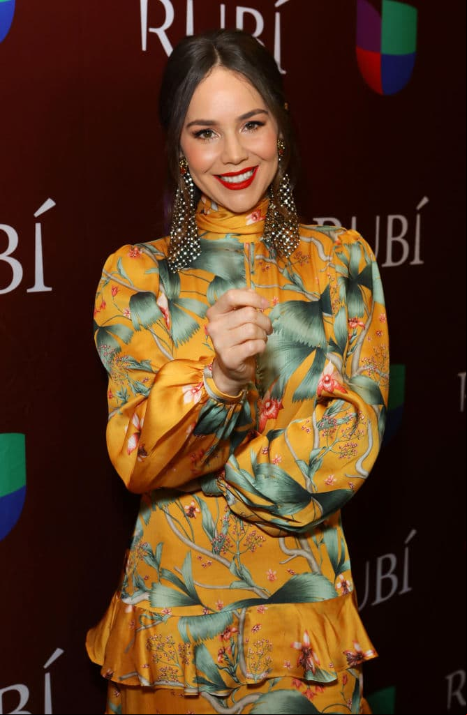 Camila Sodi impacta con foto en traje de baño y Geraldine Bazán reacciona: “No tienes límite”