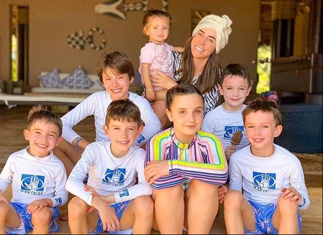 La conductora de 'Familias Frente al Fuego', Inés Gómez Mont ha formado una gran familia al lado de su actual marido, el abogado Victor Manuel Álvarez Puga. En conjunto, tienen ocho hijos. Cuatro son fruto del primer matrimonio de la conductora, dos de relaciones pasadas de Álvarez y dos de su matrimonio: Bosco y María.