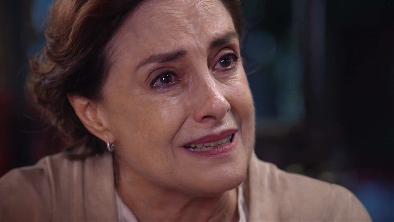 Con lágrimas en los ojos, Luz le pide a Patricio ser el pilar de su familia