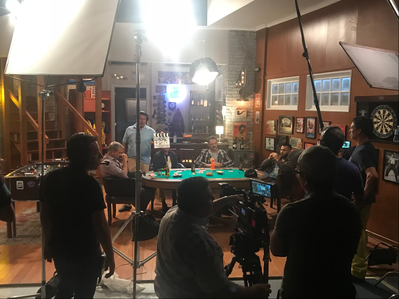 Así luce el set de la Cueva de Simón mientras graban la serie (esto es lo que no ves en pantalla).
