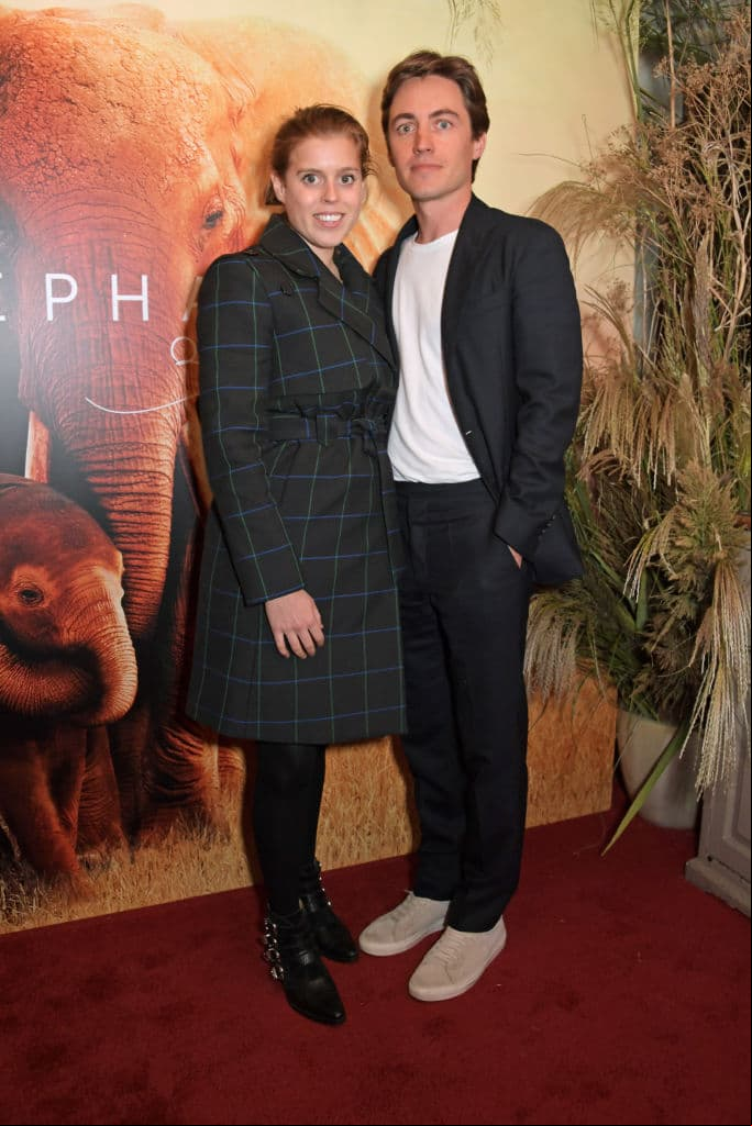 La Princesa Beatriz de York y Edoardo Mapelli Mozzi anunció a mediados de marzo que cancelaban sus planes de una recepción de bodas, la cual se llevaría a cabo en los jardines del Palacio de Buckingham, debido al coronavirus. Aunque no tendrán una fiesta, el enlace sí se realizará en la Chapel Royal de St. James’s Palace en Londres el 29 de mayo, donde solo habrá dos invitados.