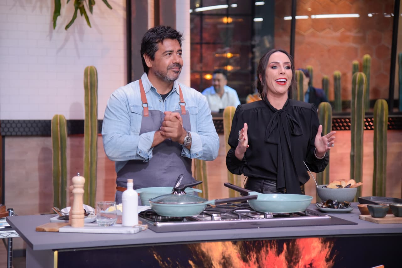 En la gran final de Familias Frente al Fuego, el chef Javier Plascencia fue el encargado de encender las cocinas, no sin antes regalarles sabios consejos para cocinar mariscos.