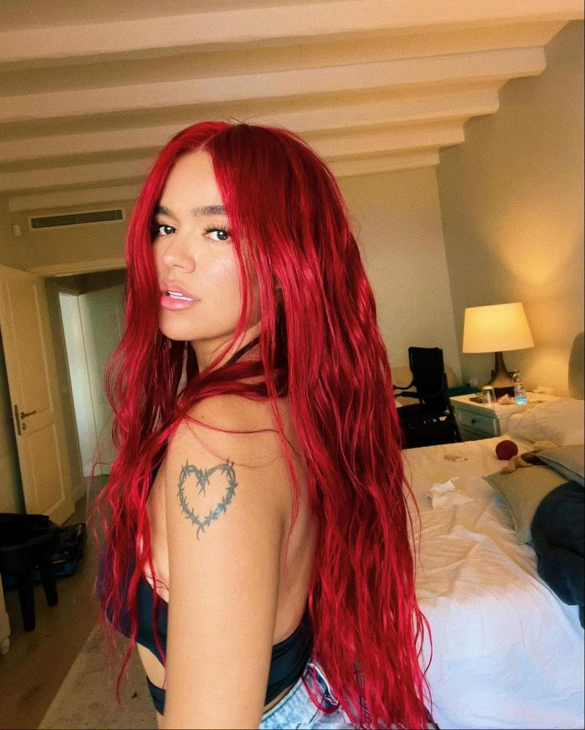 Karol G y las pistas de que nuevo galán le habría robado el corazón