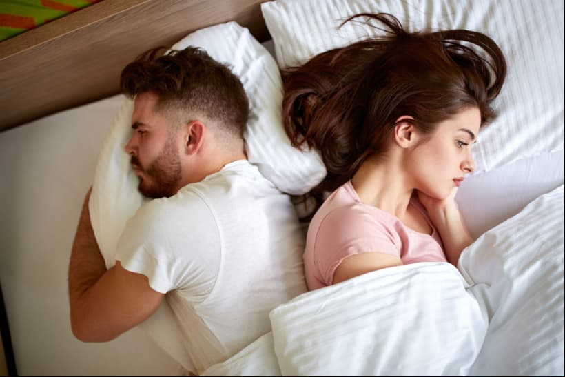 1. Descansar poco. Dormir menos de 7 horas podría provocar que el deseo sexual disminuya. Lo recomendado por los expertos es descansar de siete a nueve horas diarias.