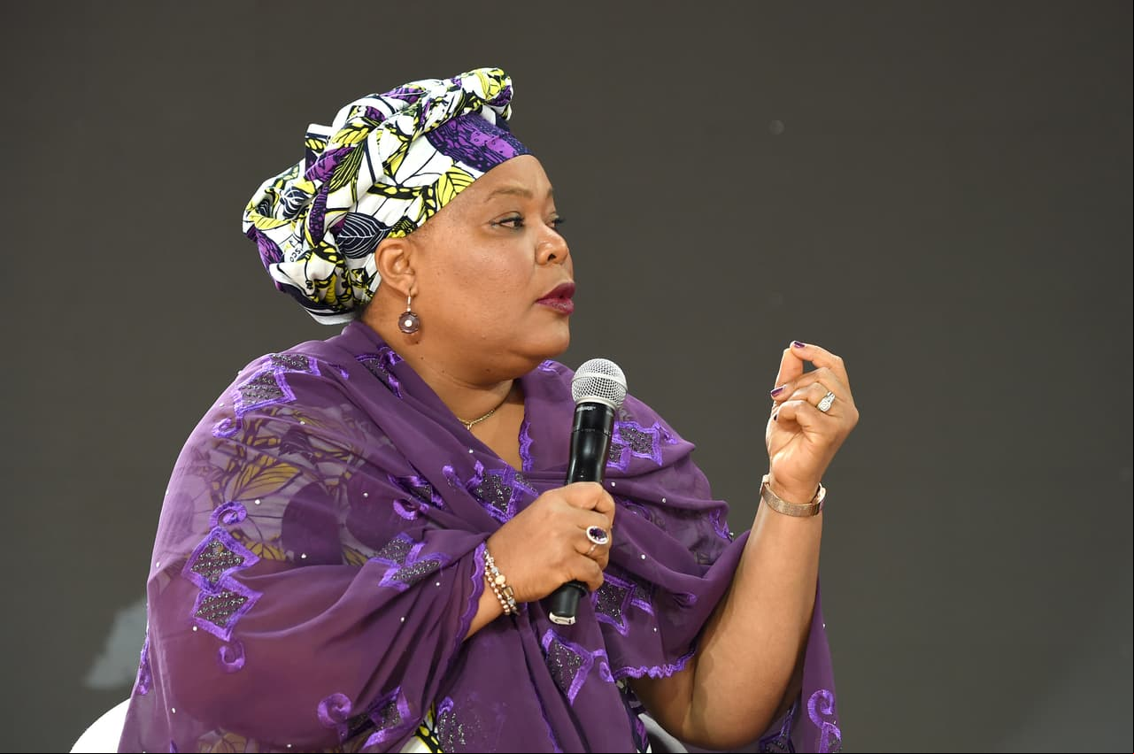Acciones masivas por la paz en Liberia: en 2003, las mujeres de Liberia se organizaron y lograron terminar la segunda guerra civil. Con diferentes protestas, incluyendo una huelga de sexo y organizarse para rodear la oficina del presidente y negarse a irse hasta que prometiera comenzar negociaciones de paz.