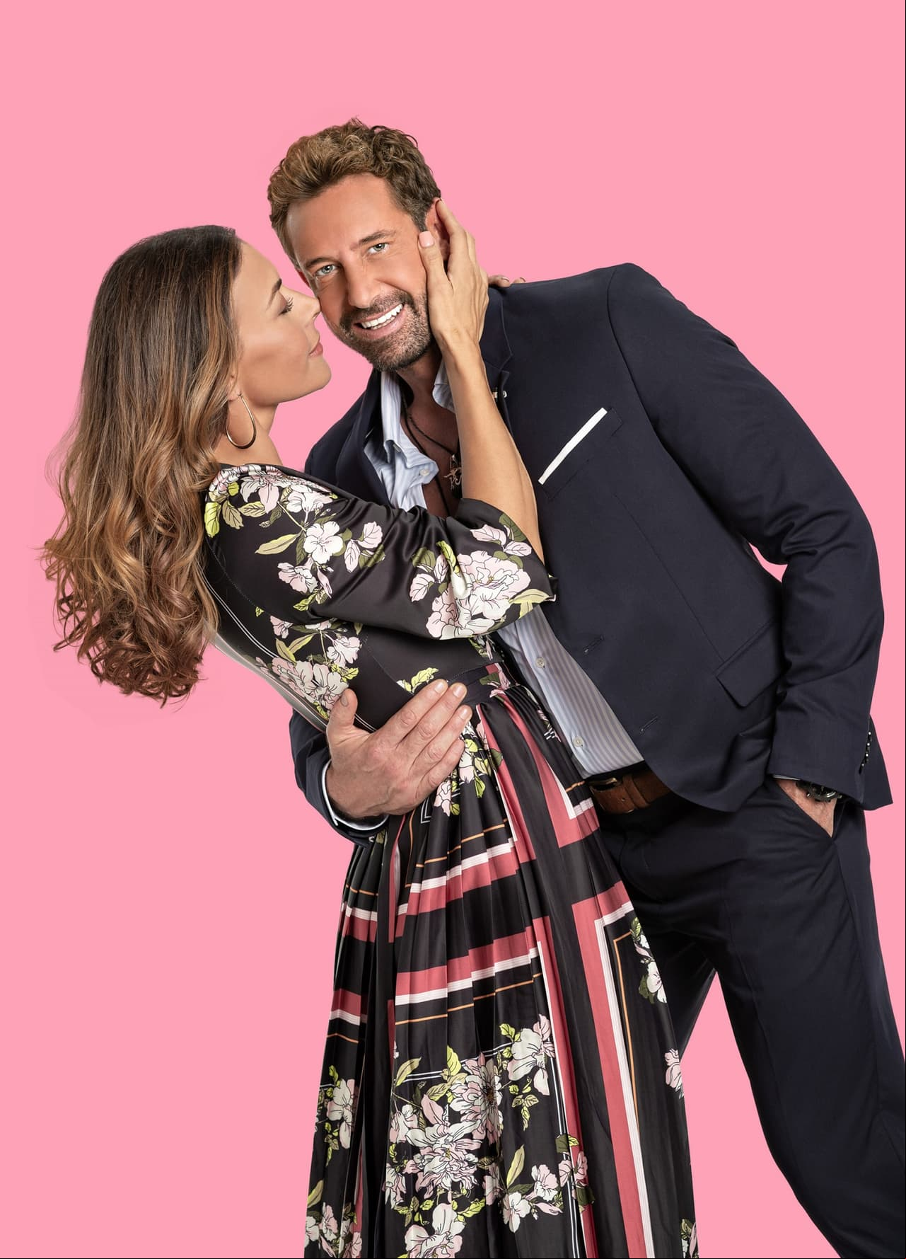 Desde que Victoria y Nico se casaron, ambos han tenido que solucionar varios problemas para tener una sana convivencia, pero el exsoltero debe de acatar algunos consejos que le da su esposa porque después de que ella cediera en dormir en el lado izquierdo de la cama, es momento que Nico lo haga también.