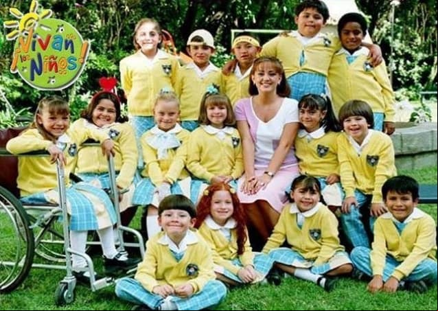 "¡Vivan los niños!" fue una telenovela infantil mexicana producida por Nicandro Díaz en el año 2002.