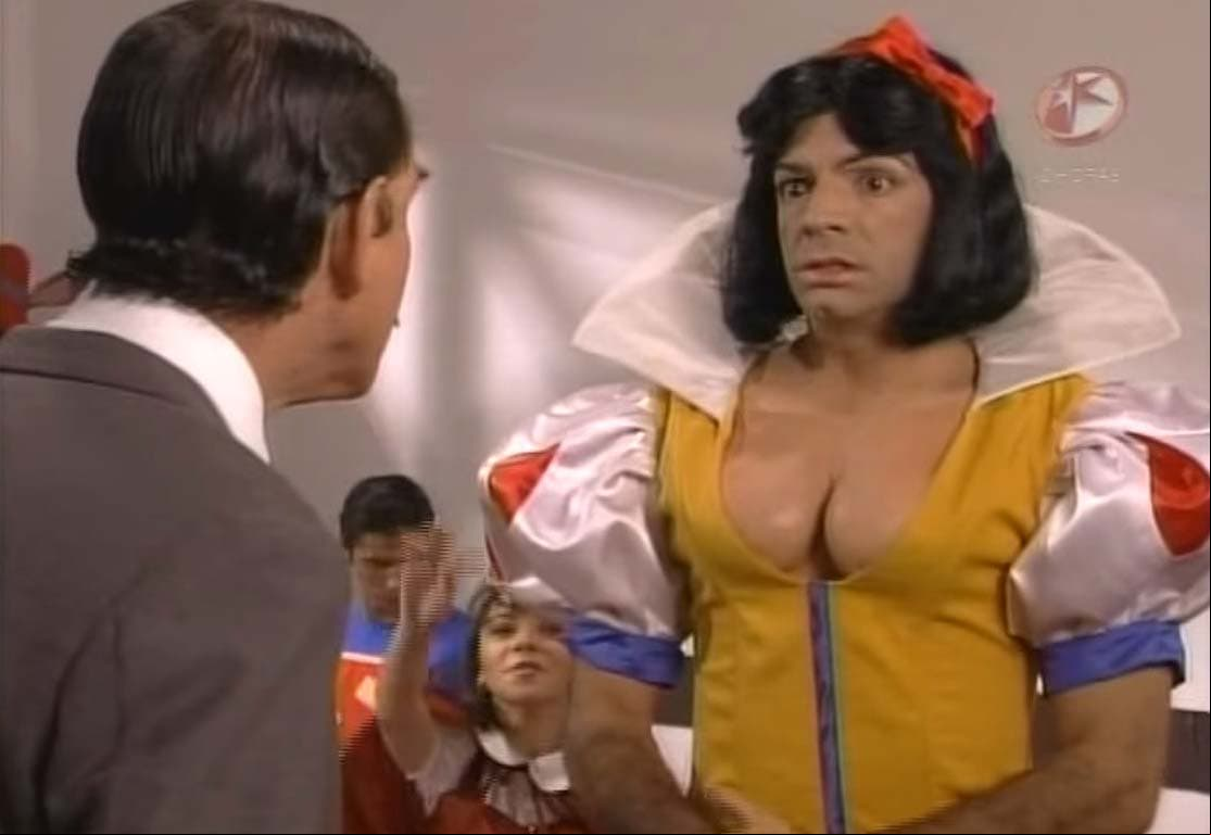 Eugenio Derbez interpretó a una Blanca Nieves sin igual y en otra ocasión también se vistió de 'Federica P. Luche'.
