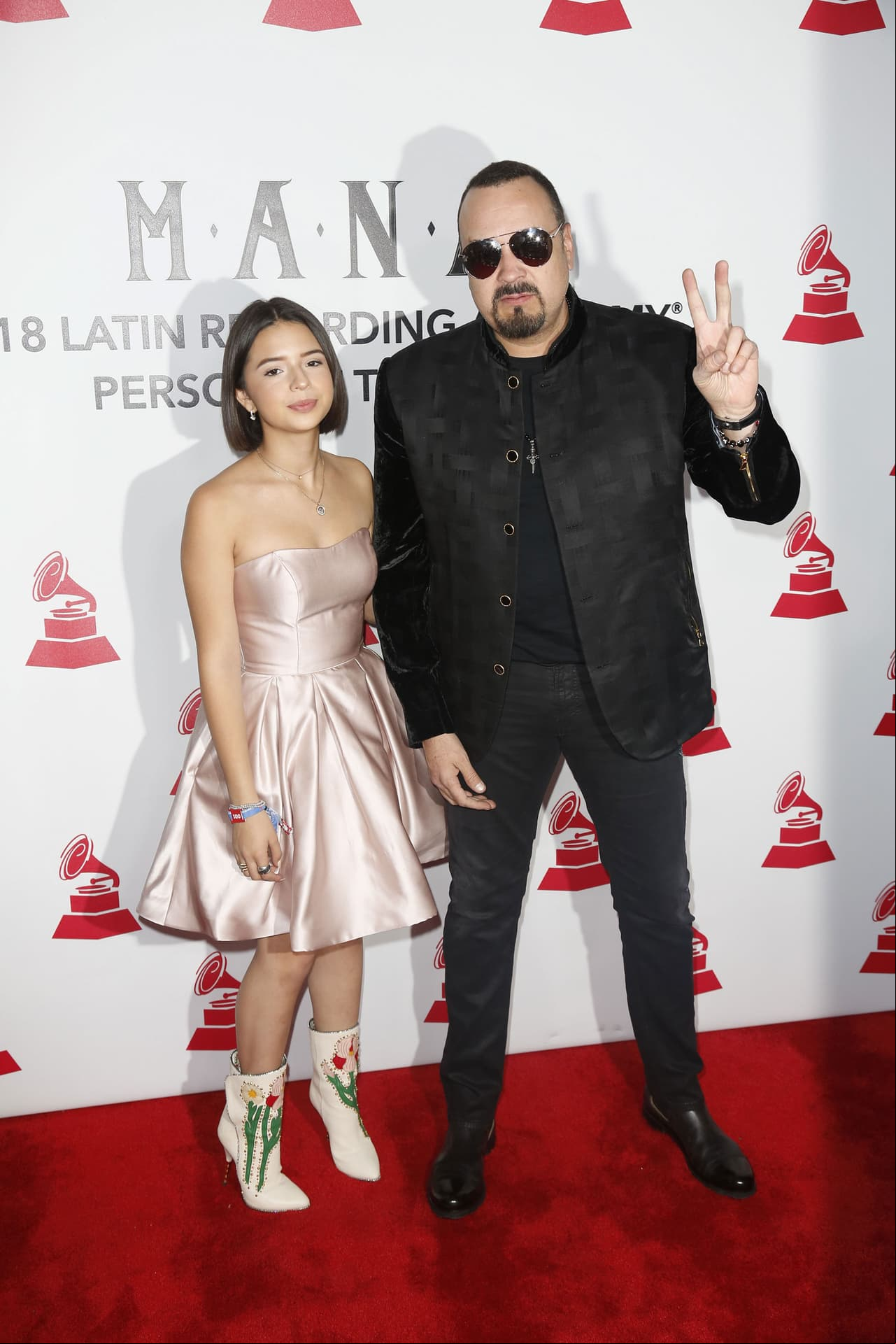 Ángela Aguilar es más popular que su padre en las redes