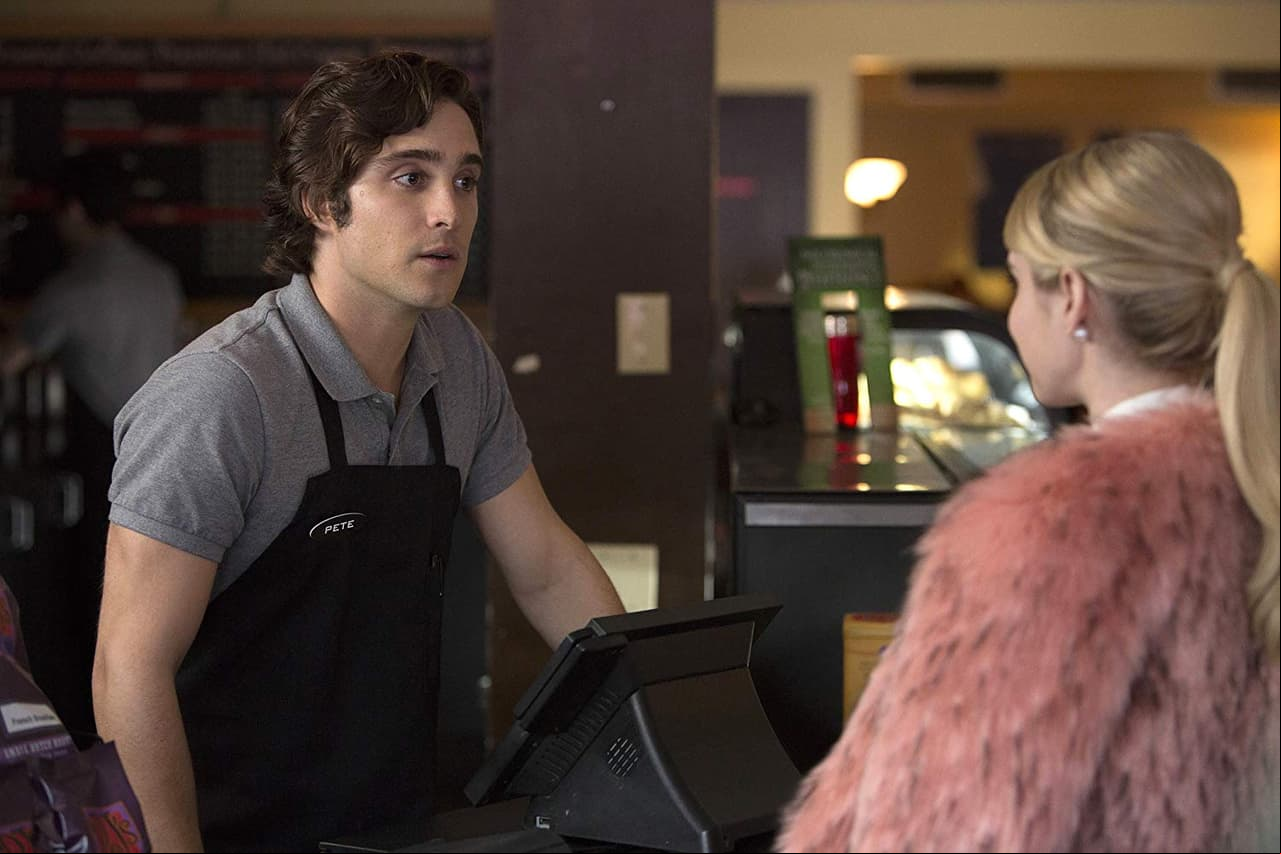 En 2015, el mexicano interpretó a ‘Pete Martinez’ en ‘Scream Queens’, serie en la que apareció junto a Emma Roberts, Lea Michele, Jamie Lee Curtis y Billie Lourd.