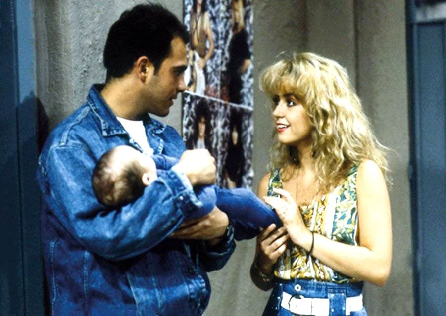 Andrea Legarreta y Héctor Suárez Gomís dieron vida a “Adriana” y “Pedro”, compañeros de escuela de “Lorena” y quienes atraviesan el duro proceso de ser padres adolescentes.