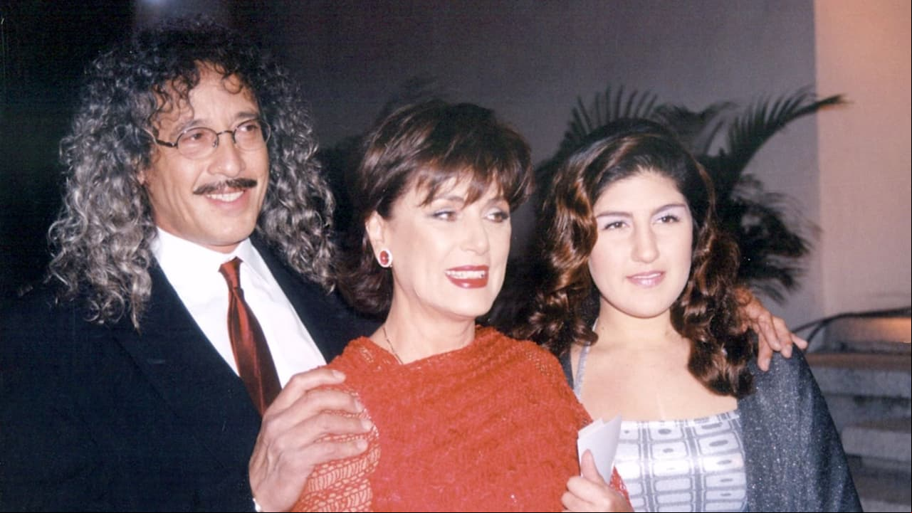 Helena Rojo junto con una de sus hijas y su pareja en la presentación de 'Mundo de Fieras' en 2007.