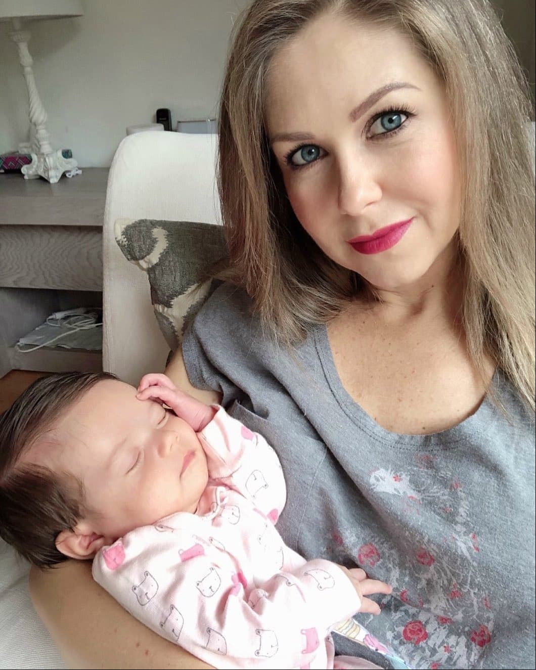 Ingrid tomó un descanso en su carrera para dedicarse por completo a su hija Martina, quien nació en mayo pasado, compartiendo en redes sociales lo mucho que ha crecido su bebé.