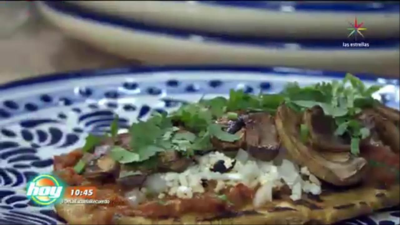 Cocina Huarache de Chicharrón y Hongos