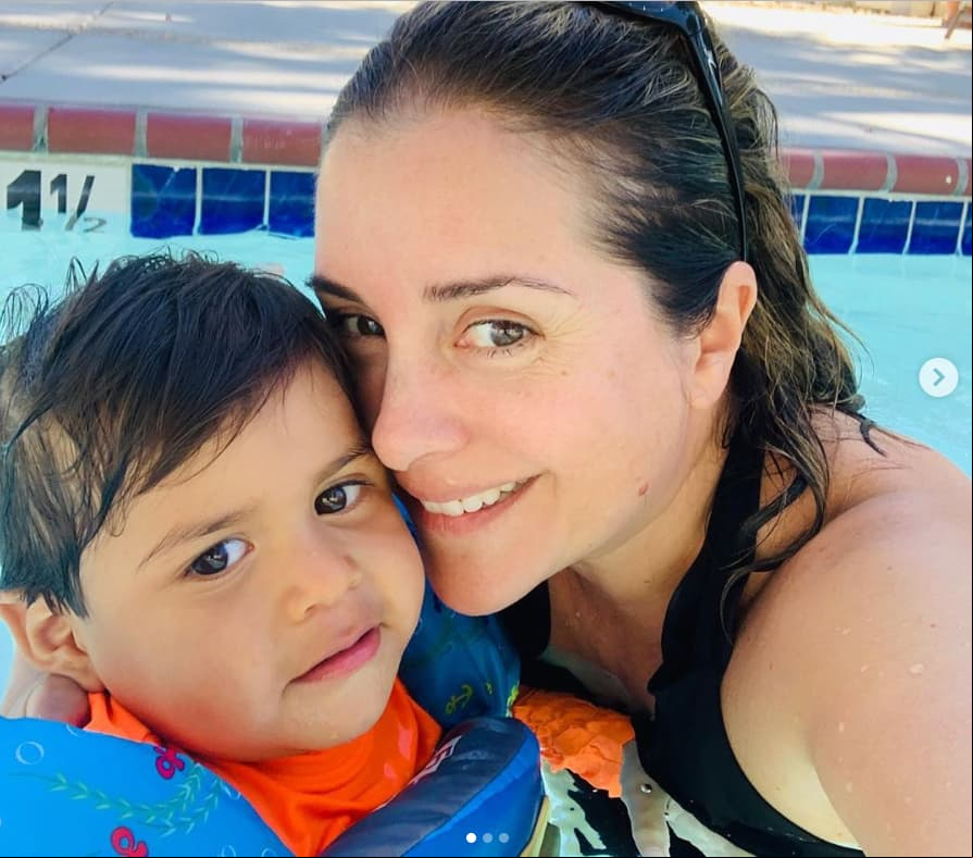 “Nos hablaron: ‘Oigan, tenemos a Mateo, es un bebé de 9 meses que ya está listo para la adopción’ y luego nos dicen, 'pero qué creen, que viene una hermanita en camino'. Nos aventamos el doble paquete, nos llegó Anita a los dos meses de nacida”, narró.
