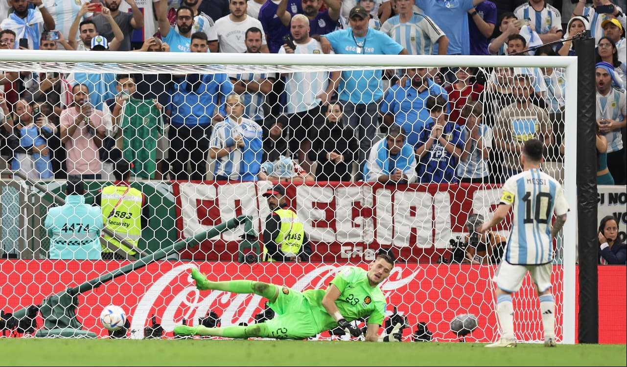 Argentina y Holanda se enfrentaron en tiempos extra y definieron en tanda de penaltis el pase a las semifinales donde la albiceleste consigue el boleto mientras que los Paises Bajos se convierten en el primer equipo que los pamperos eliminan en instancia de tiros de castigo.