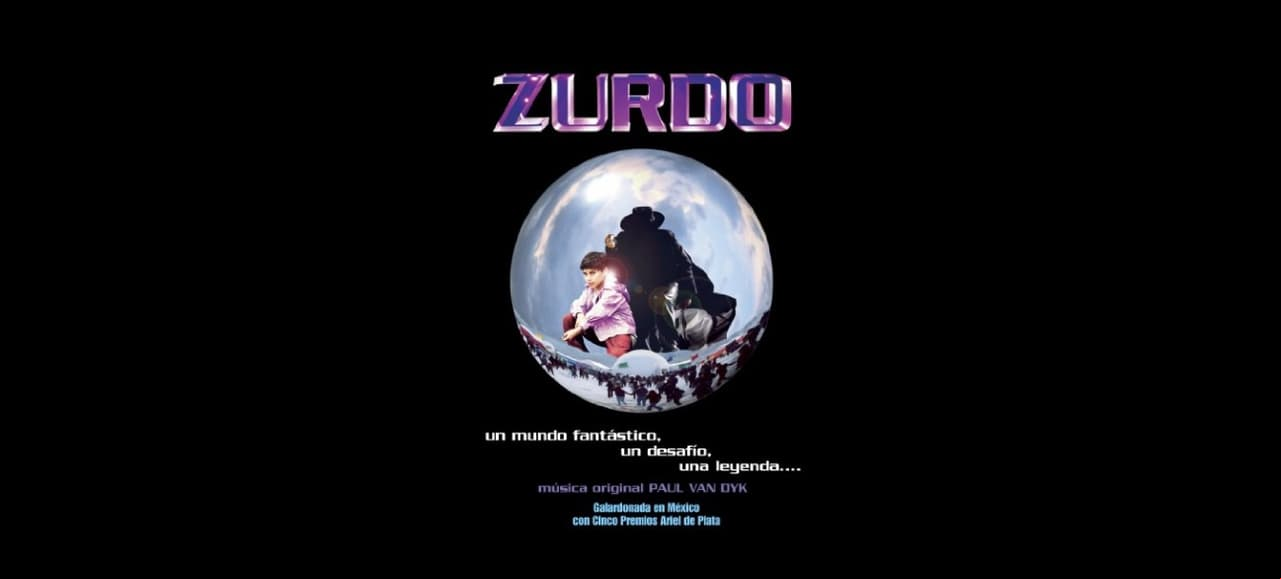 Álex Perea inició su carrera como parte del elenco infantil de la telenovela ‘Todo por amor’ en el año 2000 y tres años después protagonizaría su primera película, ‘Zurdo’, dirigida por Carlos Salcés. El largometraje obtuvo cinco premios Ariel.
