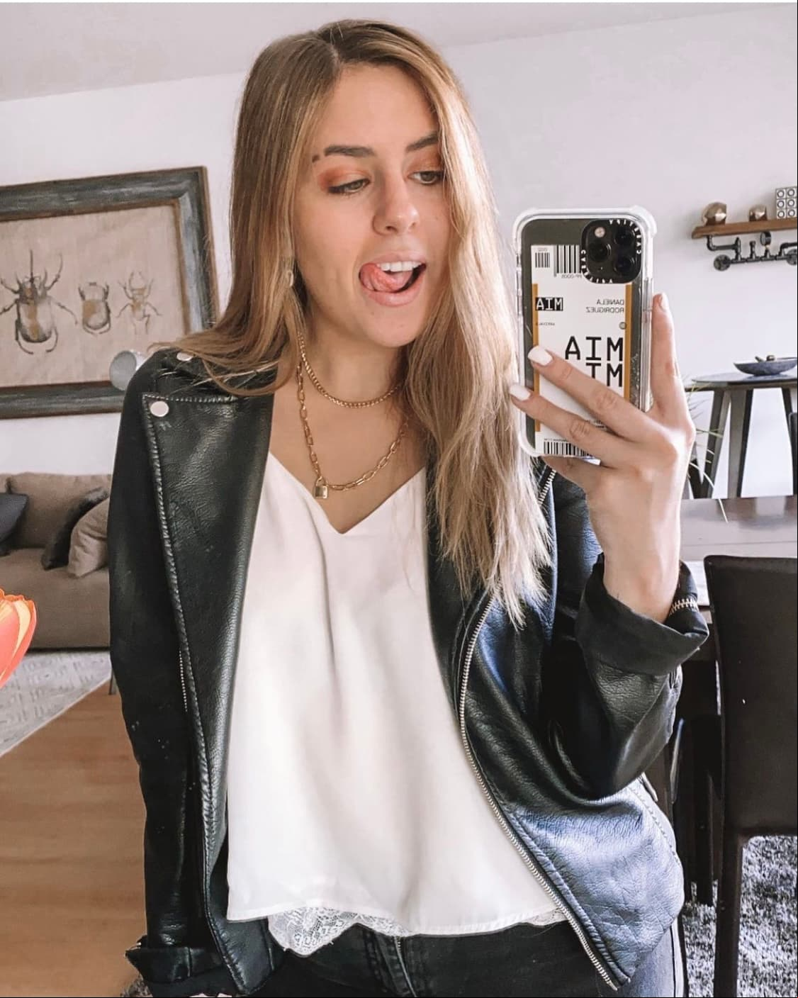 Con más de 1.1 millones de seguidores en la famosa aplicación de videos, Dany Rodríguez ha destacado por la honestidad con la que se desenvuelve y desentraña los detalles privados de su vida, así como por su gran sentido del humor.