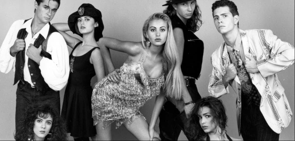 Timbiriche fue la grupo musical que la lanzó al estrellato; tras audicionar, en 1989 ocupó el sitio de Alix Bauer.