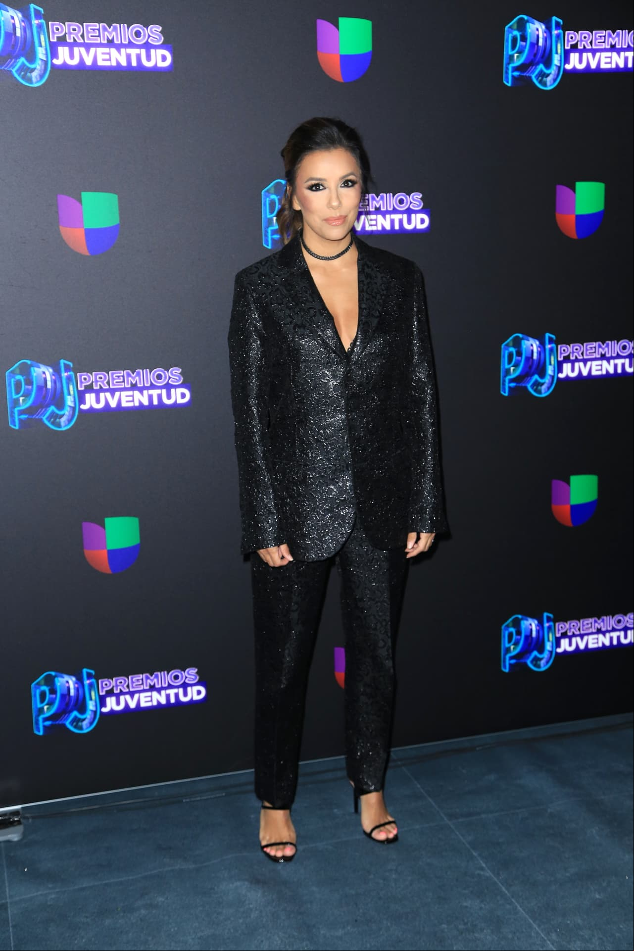 Proveniente de descendientes mexicanos, la súper estrella de Hollywood Eva Longoria se ha colocado como una de las latinas más exitosas del mercado de habla hispana en Estados Unidos. La actriz mide 1.57 m.