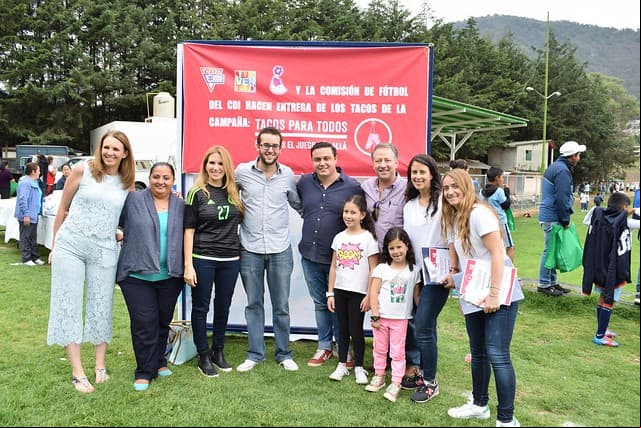 Según una publicación de la Universidad donde estudió, se ha desempeñado como Director del Comité de Juventud del Centro Deportivo Israelita y como coordinador de la Confederación Latinoamericana de Macabi Norte.